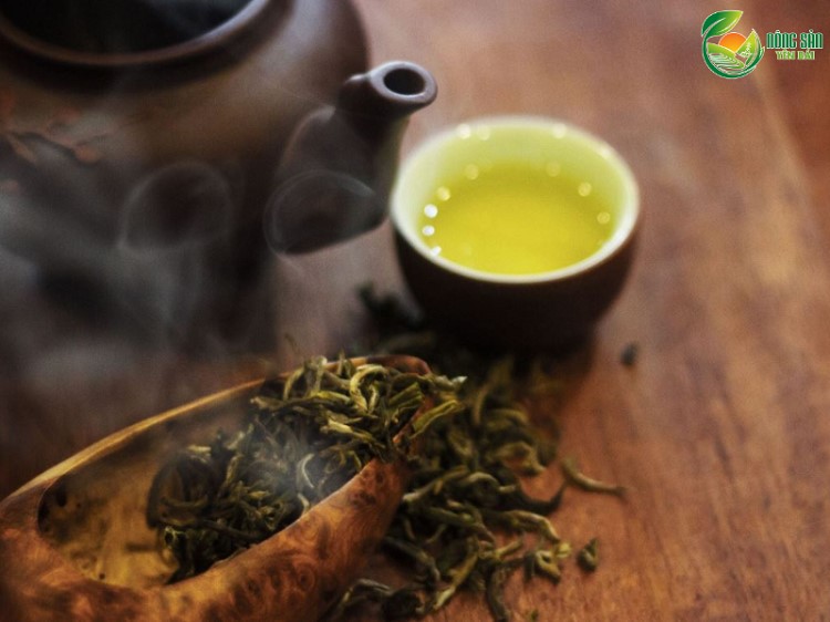 Pha trà shan tuyết đúng cách giúp giảm lượng caffeine